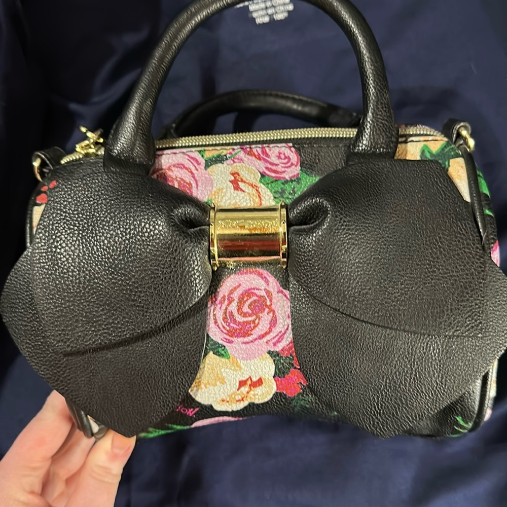 Gorgeous Betsy Johnson small cross body